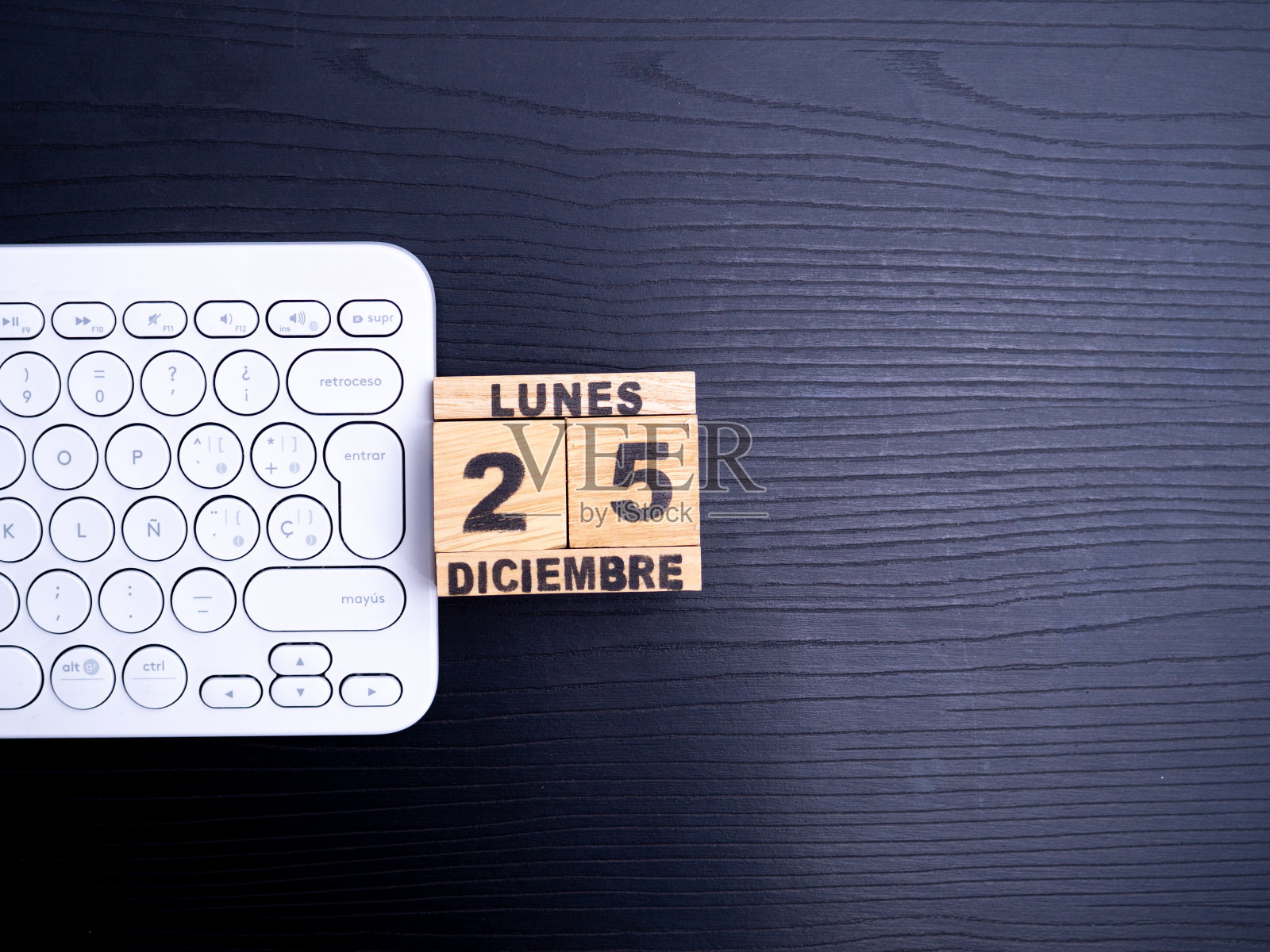 木条显示12月25日星期一照片摄影图片