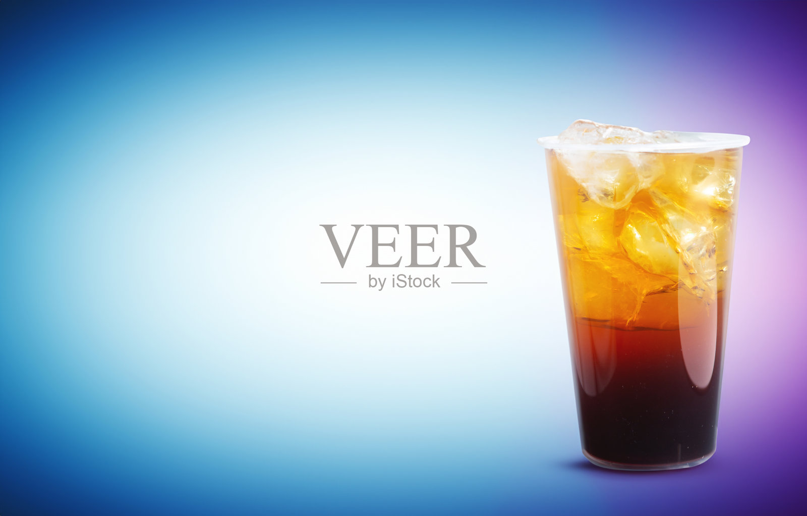 一杯加冰的果汁照片摄影图片