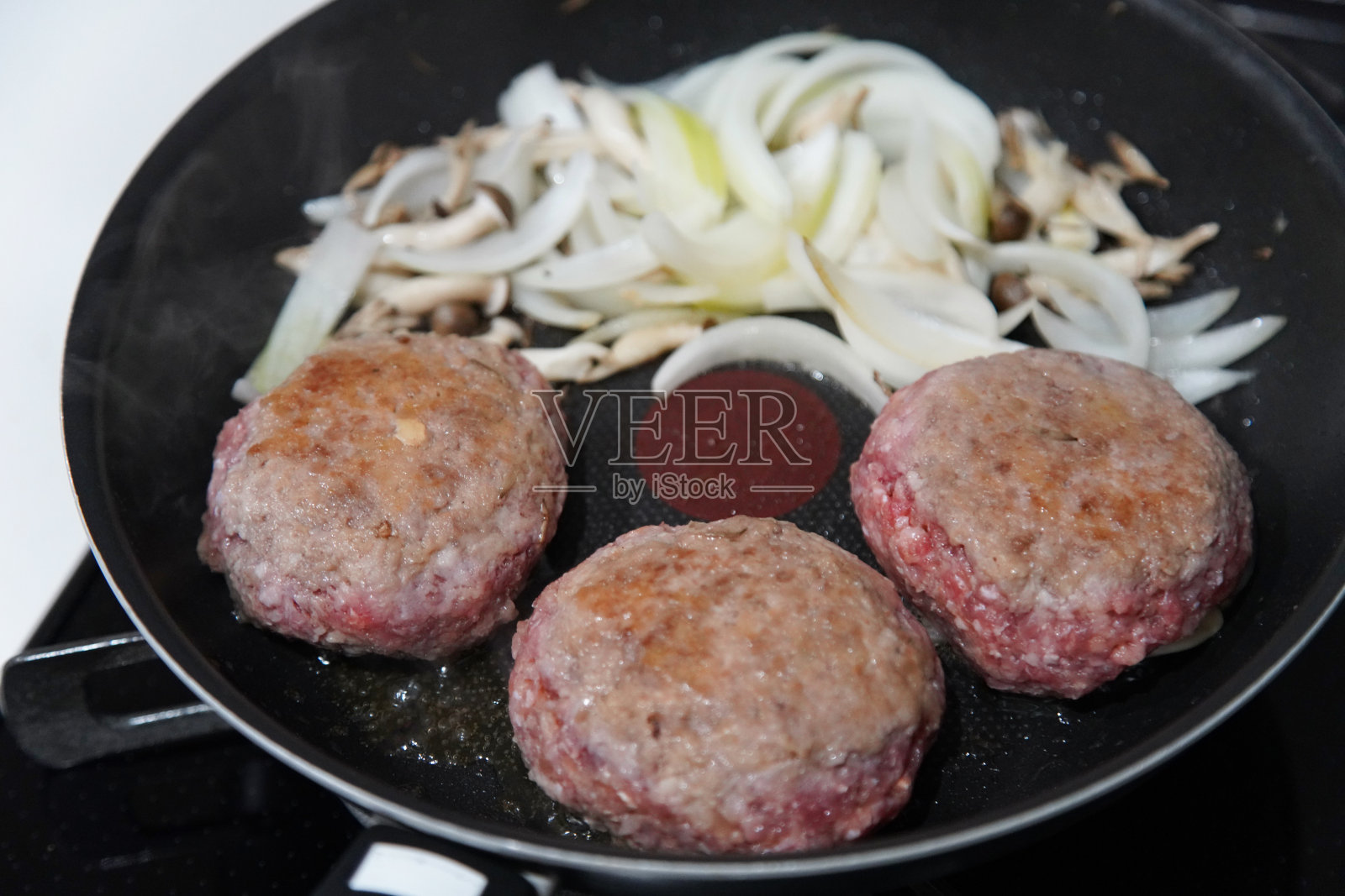 怎么做炖汉堡牛排照片摄影图片