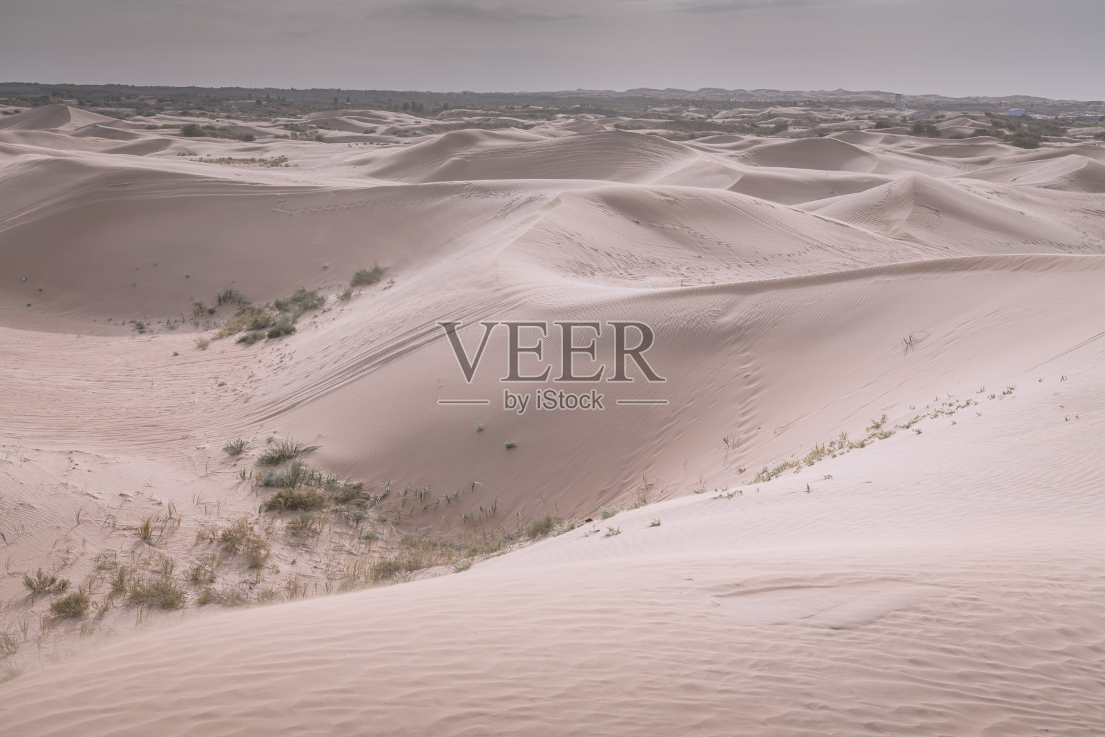 中国内蒙古巴丹吉林沙漠，中国第三大沙漠照片摄影图片