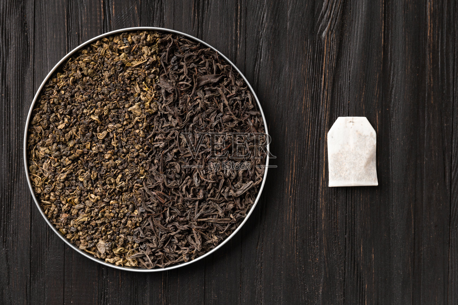 组成绿茶、红茶和茶包的俯视图复制空间照片摄影图片