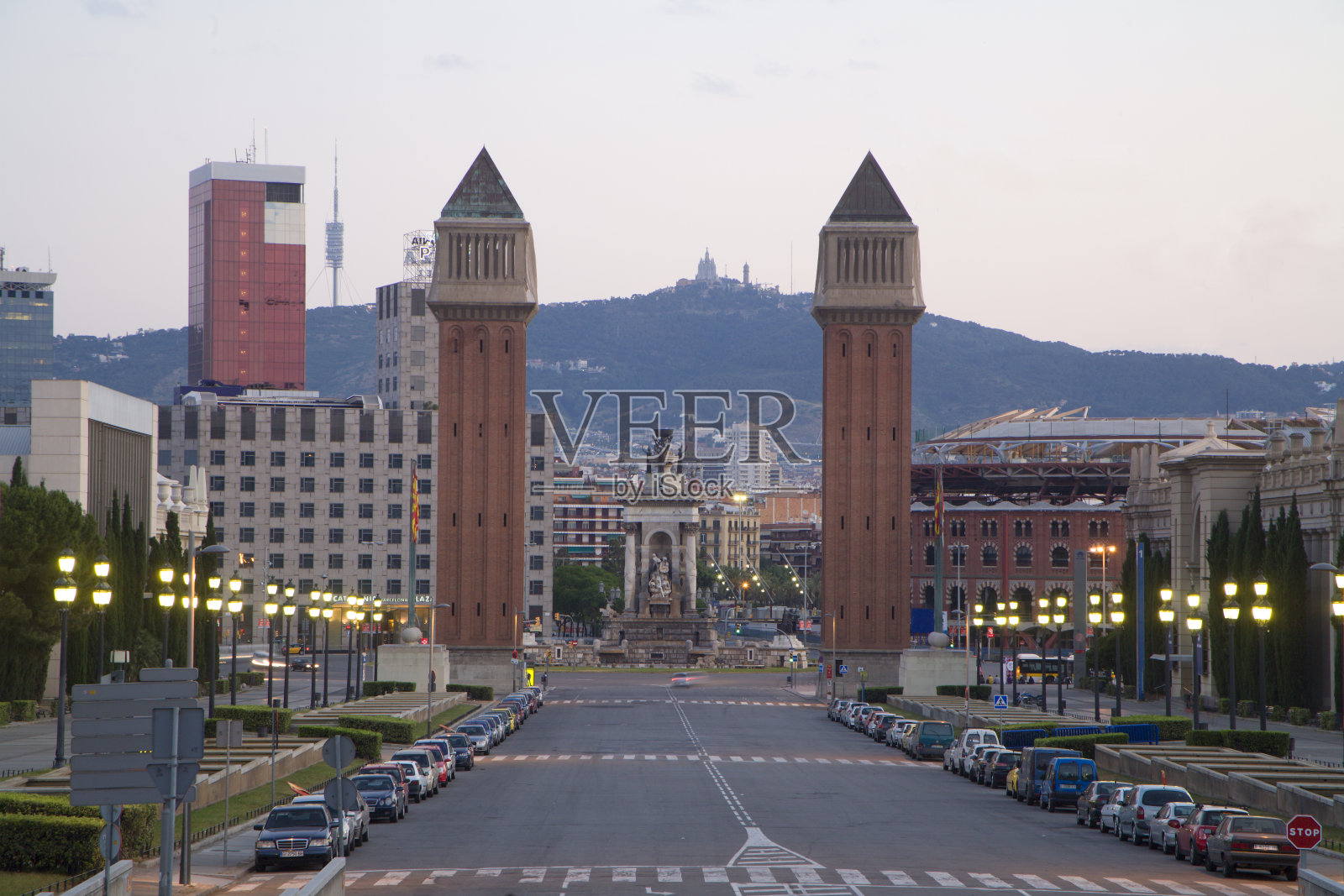 巴塞罗那——黄昏中的西班牙广场照片摄影图片