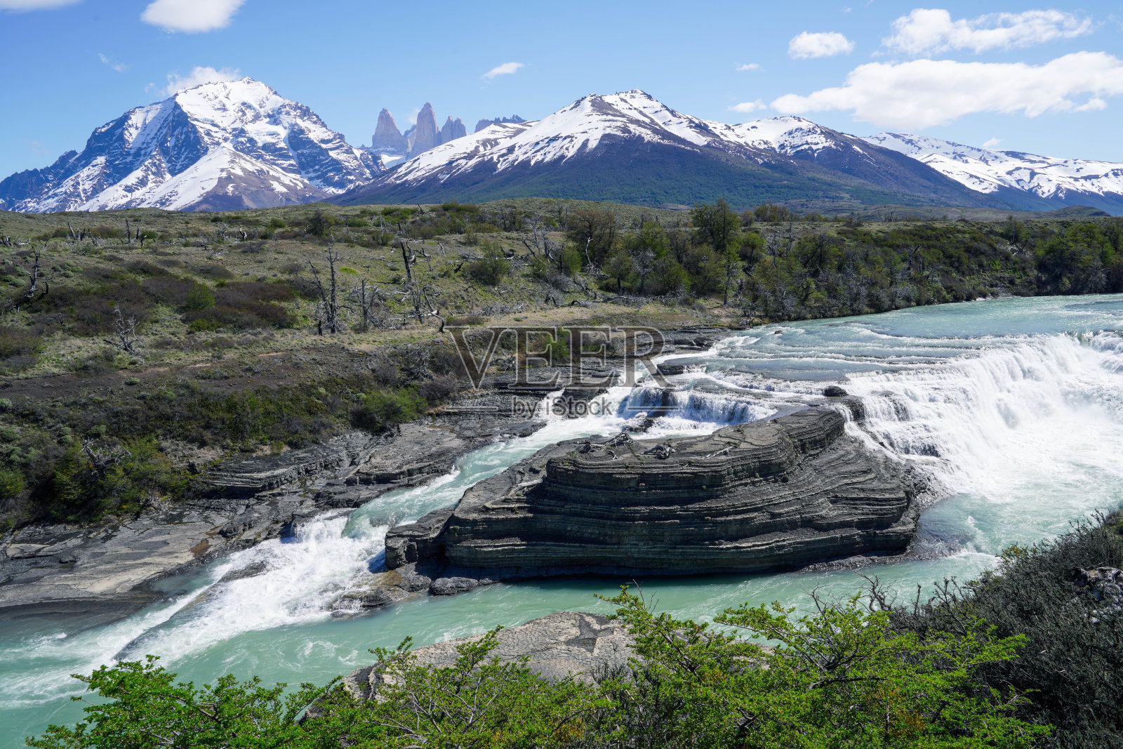 智利巴塔哥尼亚托雷斯德尔潘恩国家公园的萨尔托格兰德瀑布照片摄影图片
