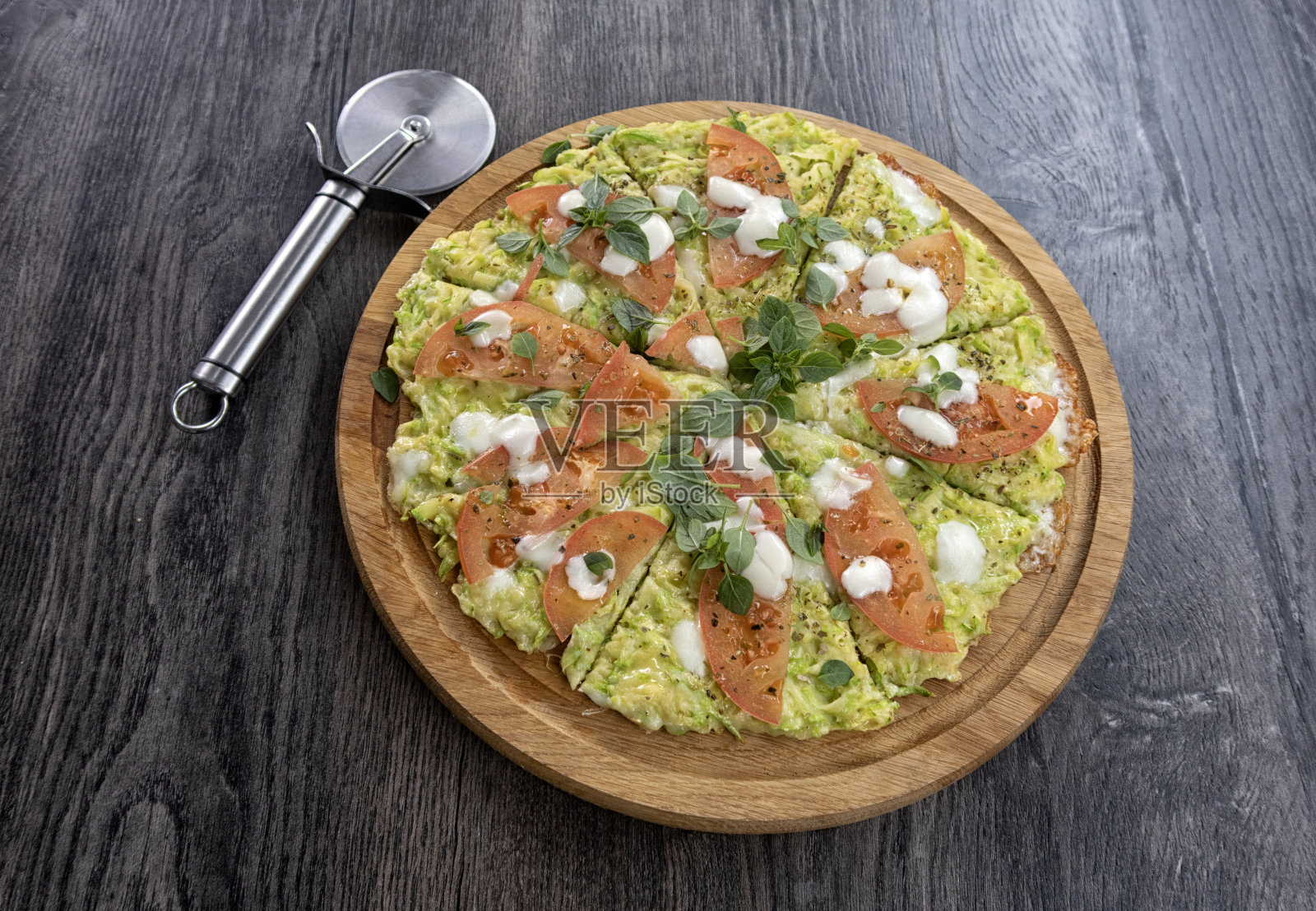 为新年餐桌准备的一道菜照片摄影图片