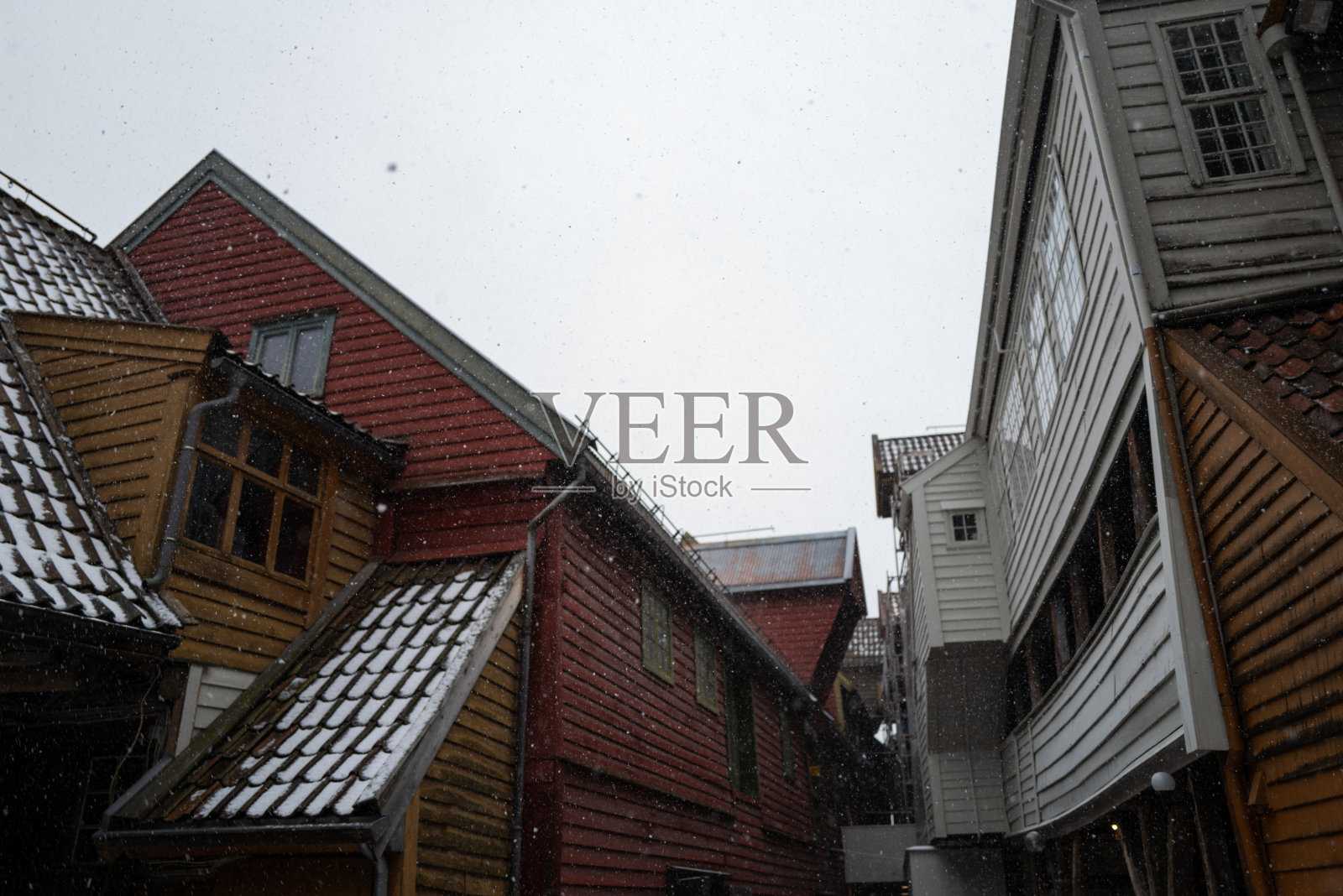 卑尔根的冬雪下的卑尔根:挪威联合国教科文组织世界遗产照片摄影图片