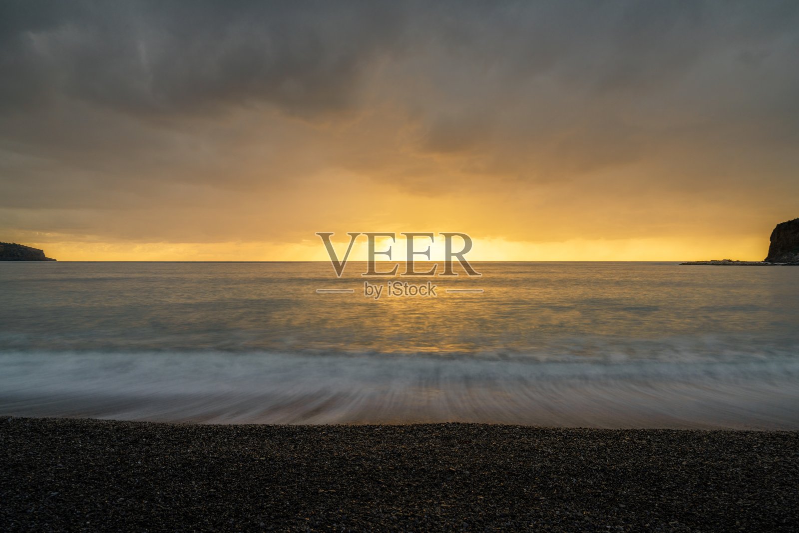 意大利西南部马拉蒂亚海岸的普拉亚马雷日落海景照片摄影图片