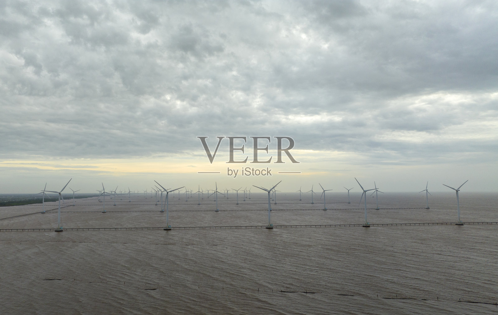 北寮省风力发电站的航拍照片，这是越南最大的风力发电站之一照片摄影图片