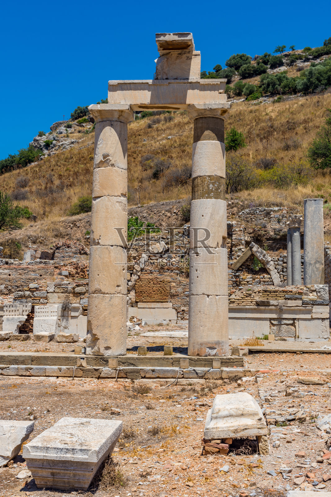 土耳其古希腊城市以弗所的神庙遗址。照片摄影图片