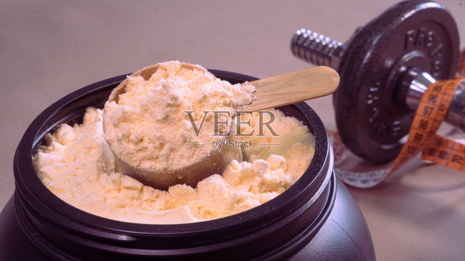 可以在健身房吃的蛋白粉照片摄影图片