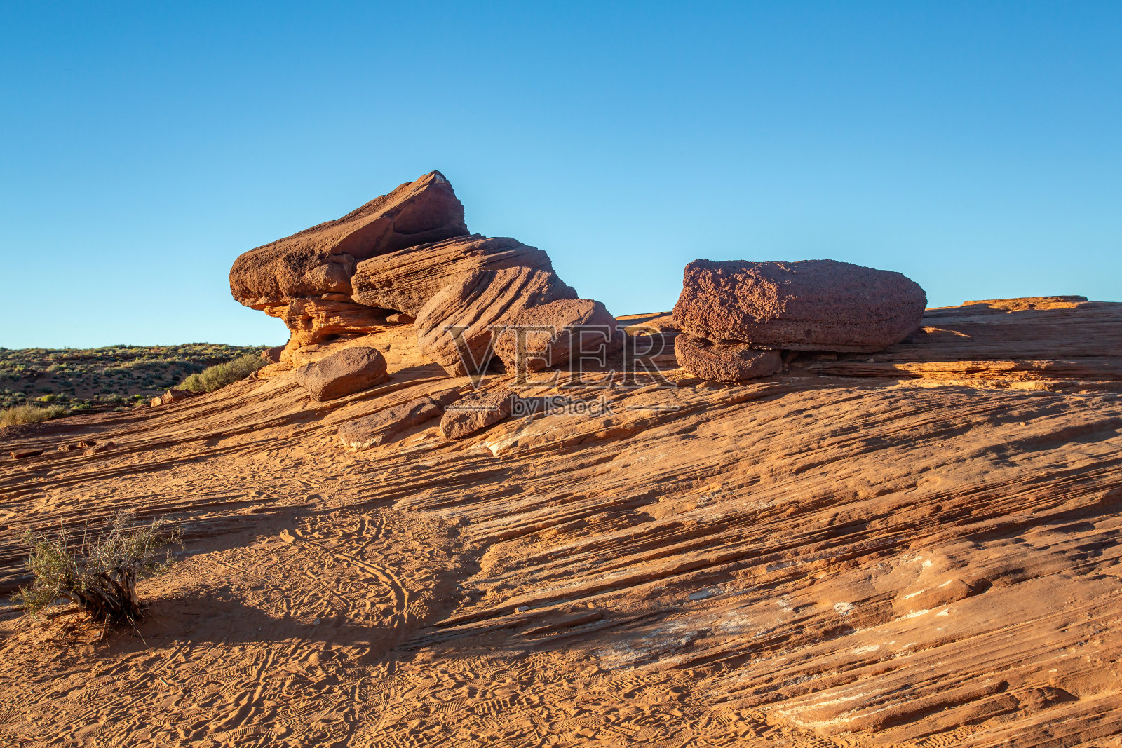 崎岖的石头结构在偏远的亚利桑那州沙漠照片摄影图片