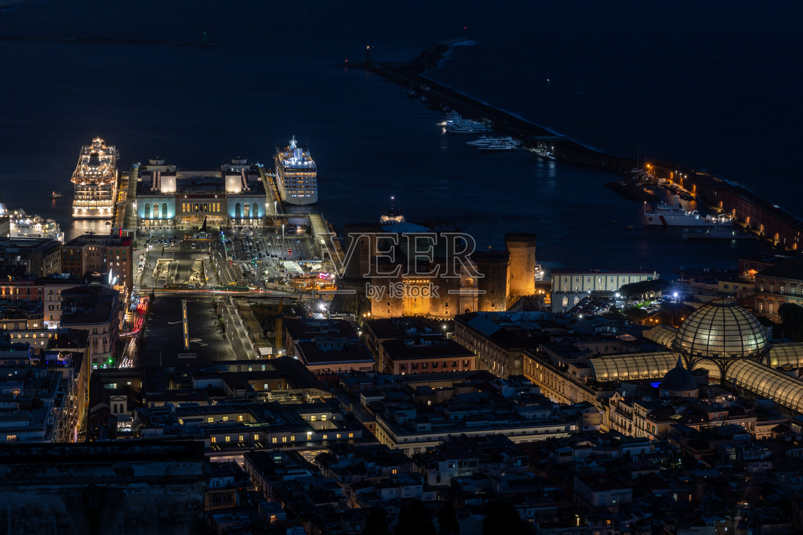 那不勒斯和海湾的夜景照片摄影图片