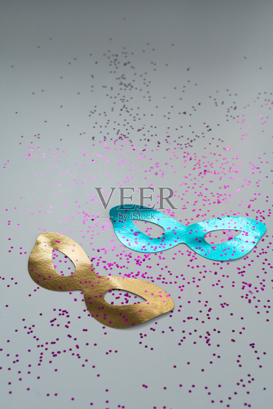 色彩鲜艳的金属派对面具照片摄影图片