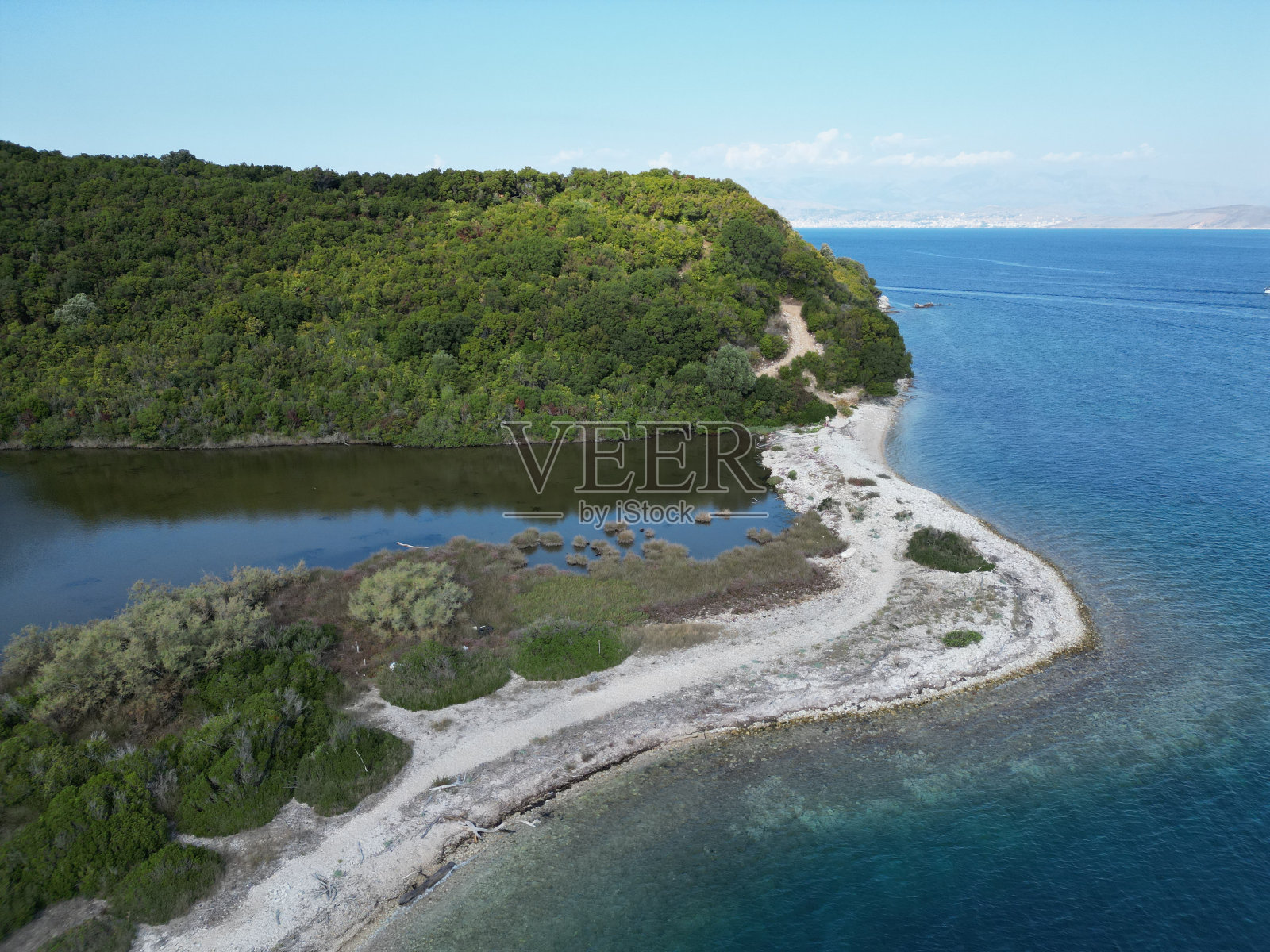 希腊科孚岛的Vromolimni湖照片摄影图片