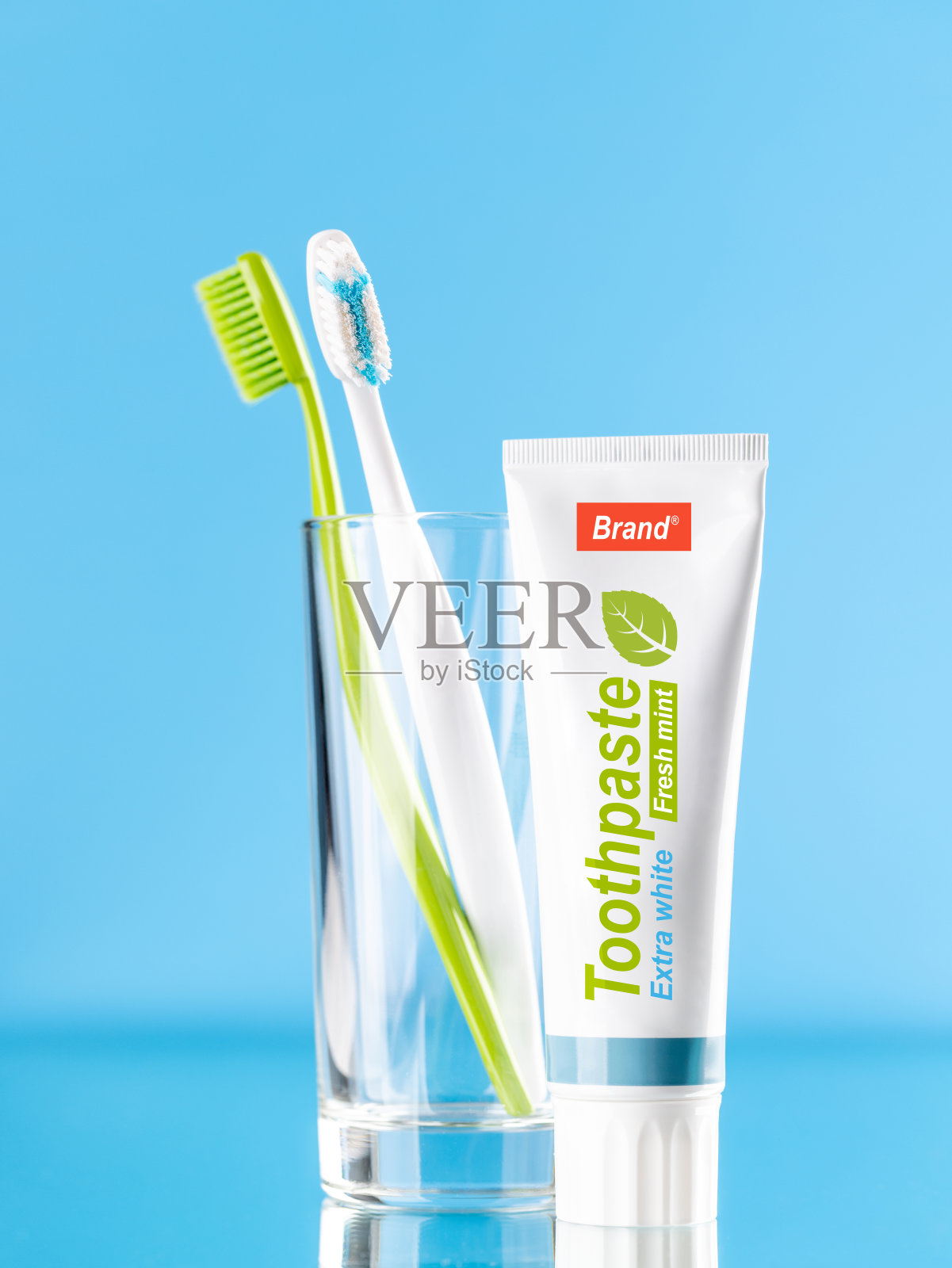 牙膏和牙刷照片摄影图片