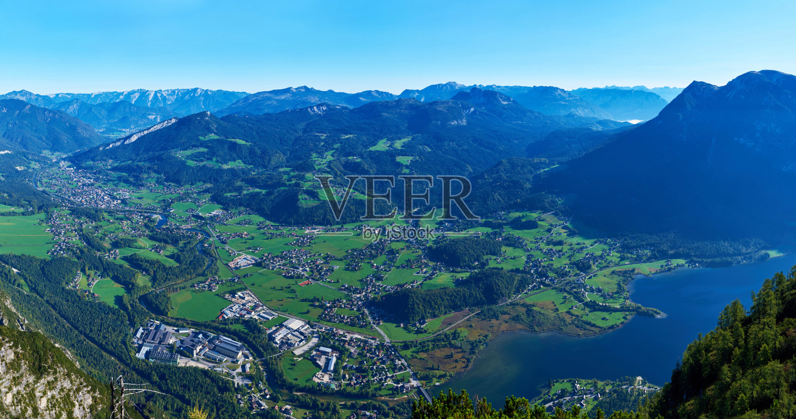 奥地利村庄的美丽景色。上奥地利的Bad Goisern。照片摄影图片