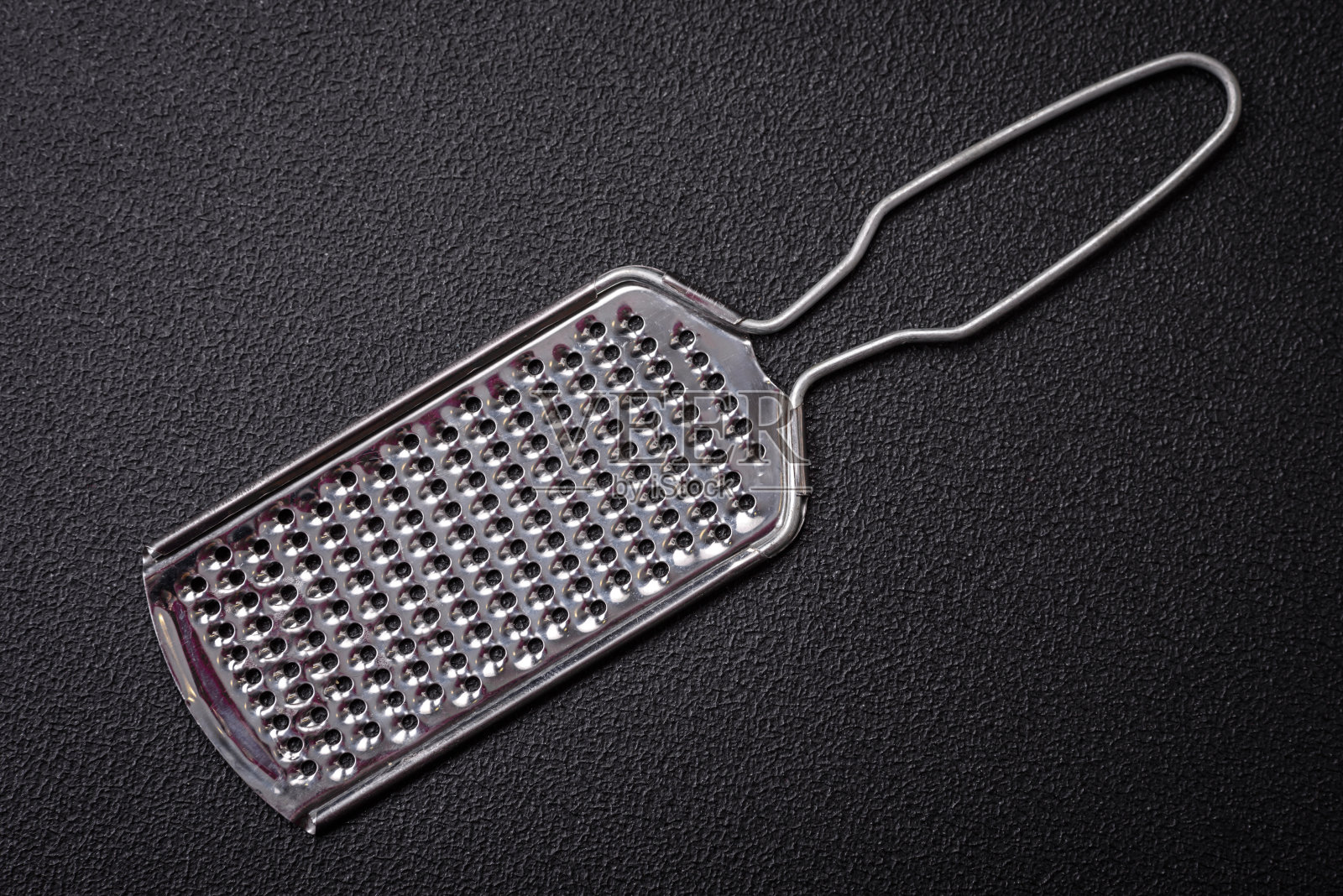 带手柄的漂亮的小金属厨房刨丝器照片摄影图片