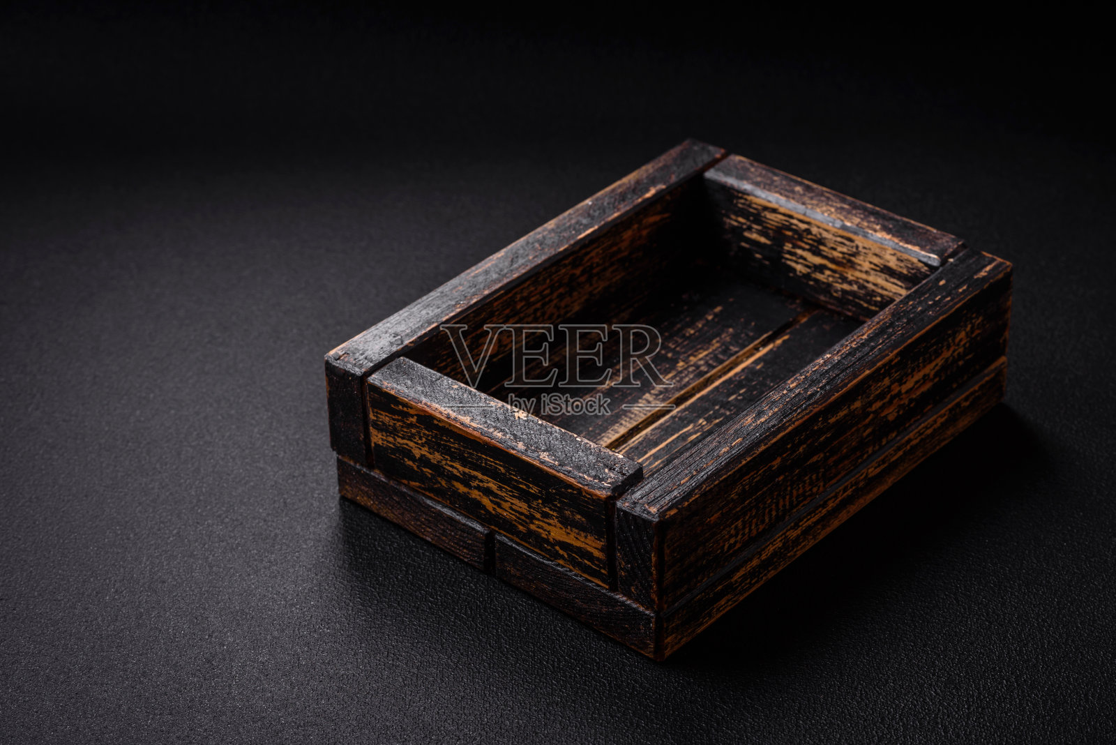 纹理混凝土背景上的空矩形木制餐具盒照片摄影图片