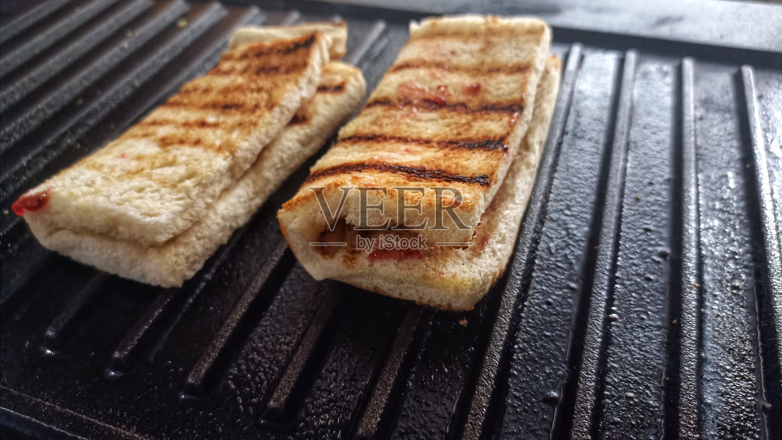 草莓果酱吐司照片摄影图片