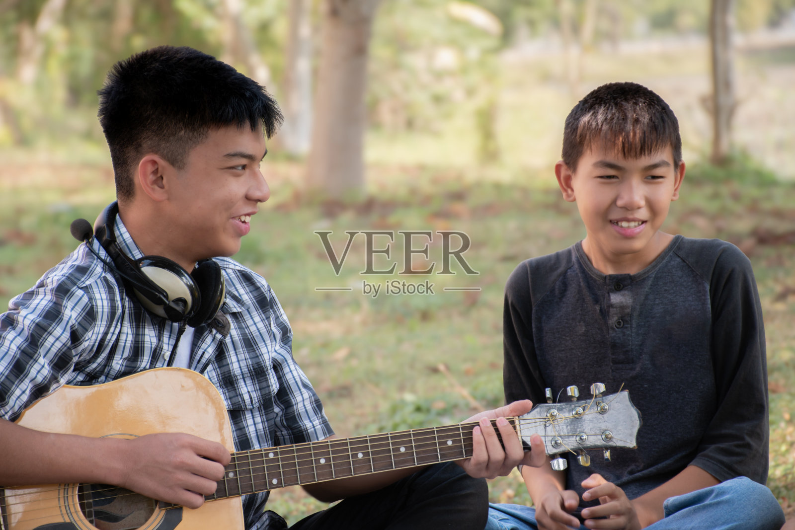 孙子和爷爷照片摄影图片