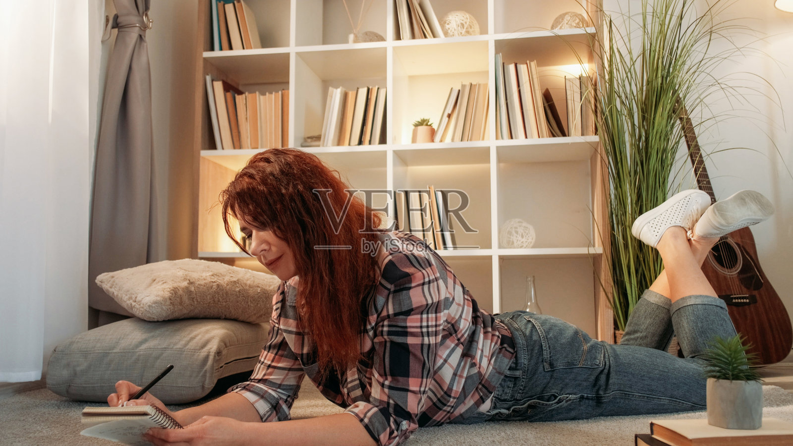 女日记浪漫心情家休闲房照片摄影图片