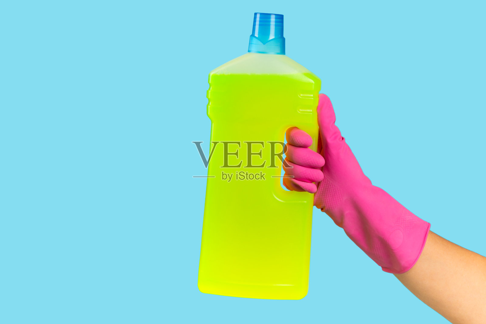 一套清洁产品的家庭清洁背景。清洗的概念。特写镜头。彩虹。照片摄影图片