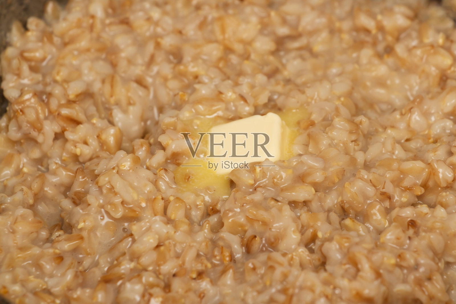 黄油燕麦片。照片摄影图片