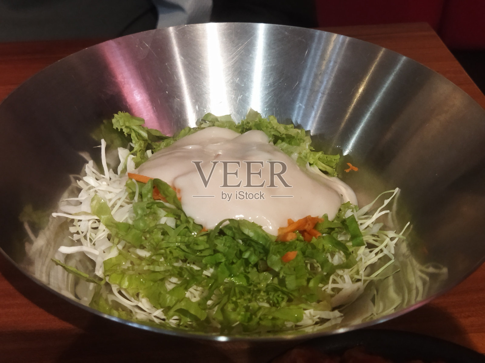 韩式沙拉加蛋黄酱照片摄影图片