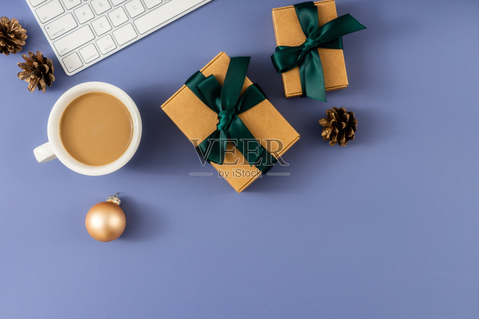 节礼日概念，网上购物带有节日装饰。照片摄影图片