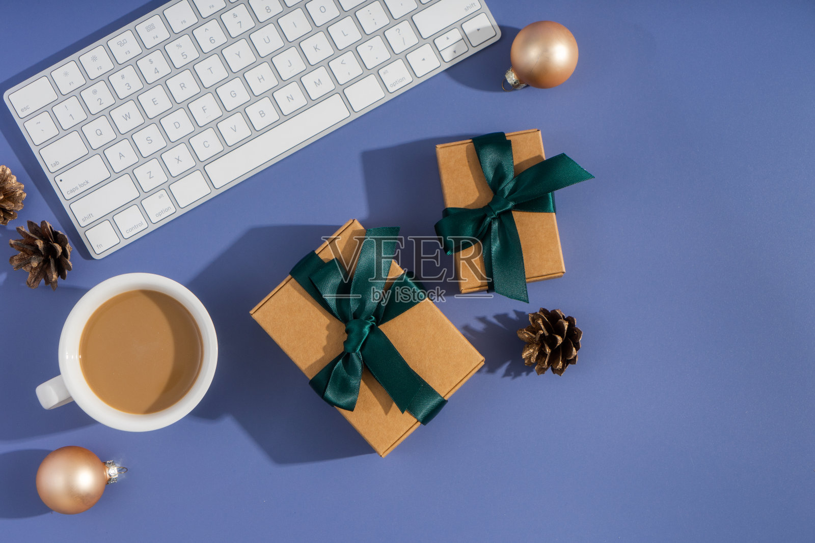 节礼日概念，网上购物带有节日装饰。照片摄影图片