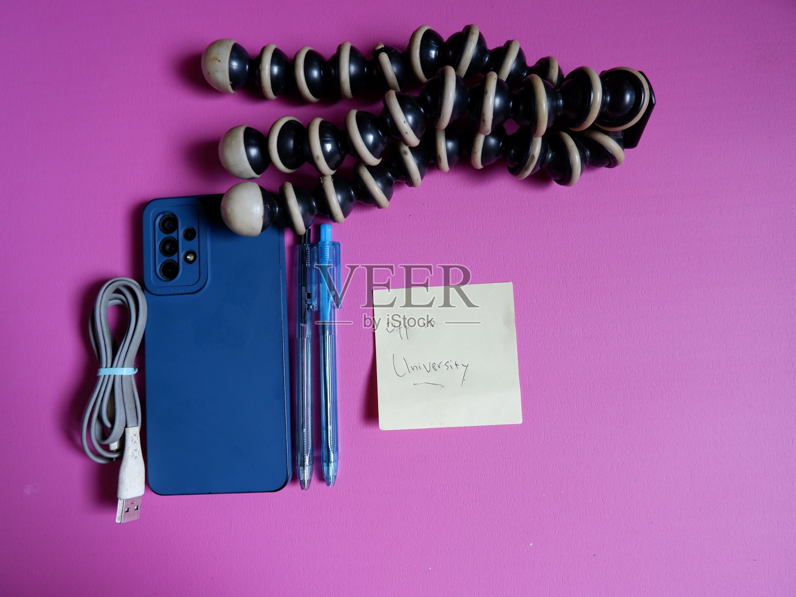 为校园学习做准备，主题为“去大学”照片摄影图片