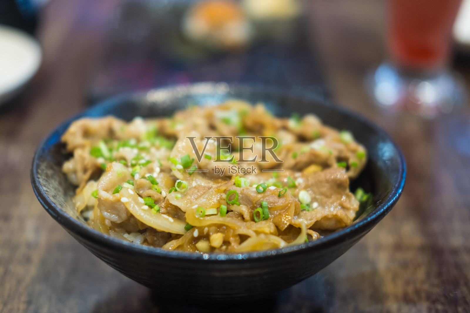 美味的炒猪肉涮饭照片摄影图片