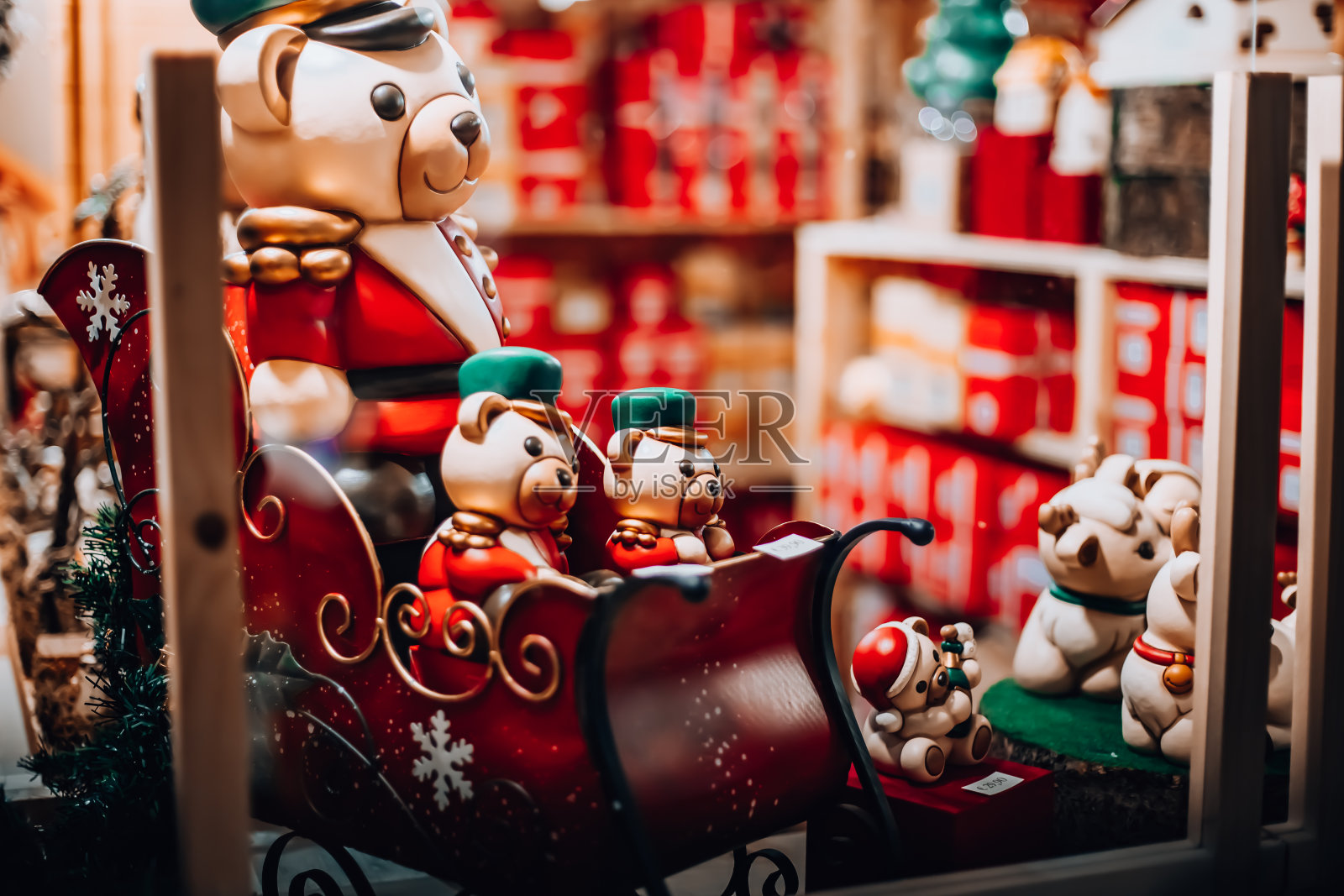 意大利米兰，15.12.2023。2023年12月1日至2024年1月6日，大教堂广场的圣诞市场。米兰的Mercatini di Natale照片摄影图片