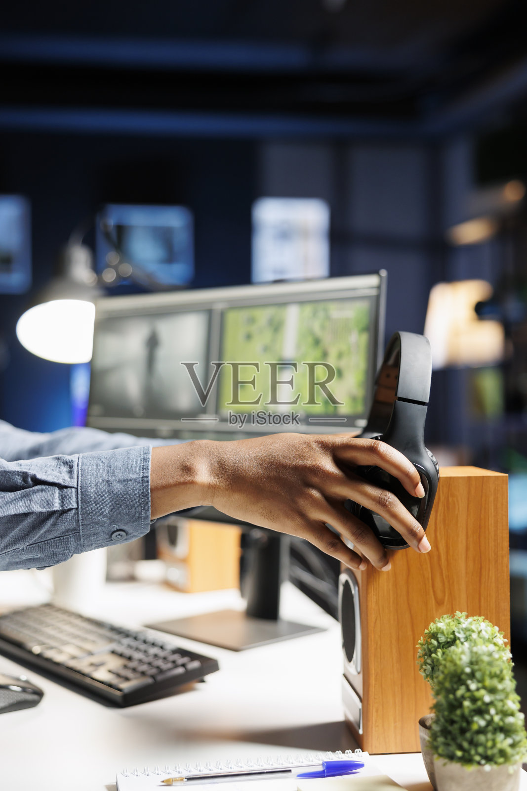 自由职业者视频编辑工作与动态图形界面照片摄影图片