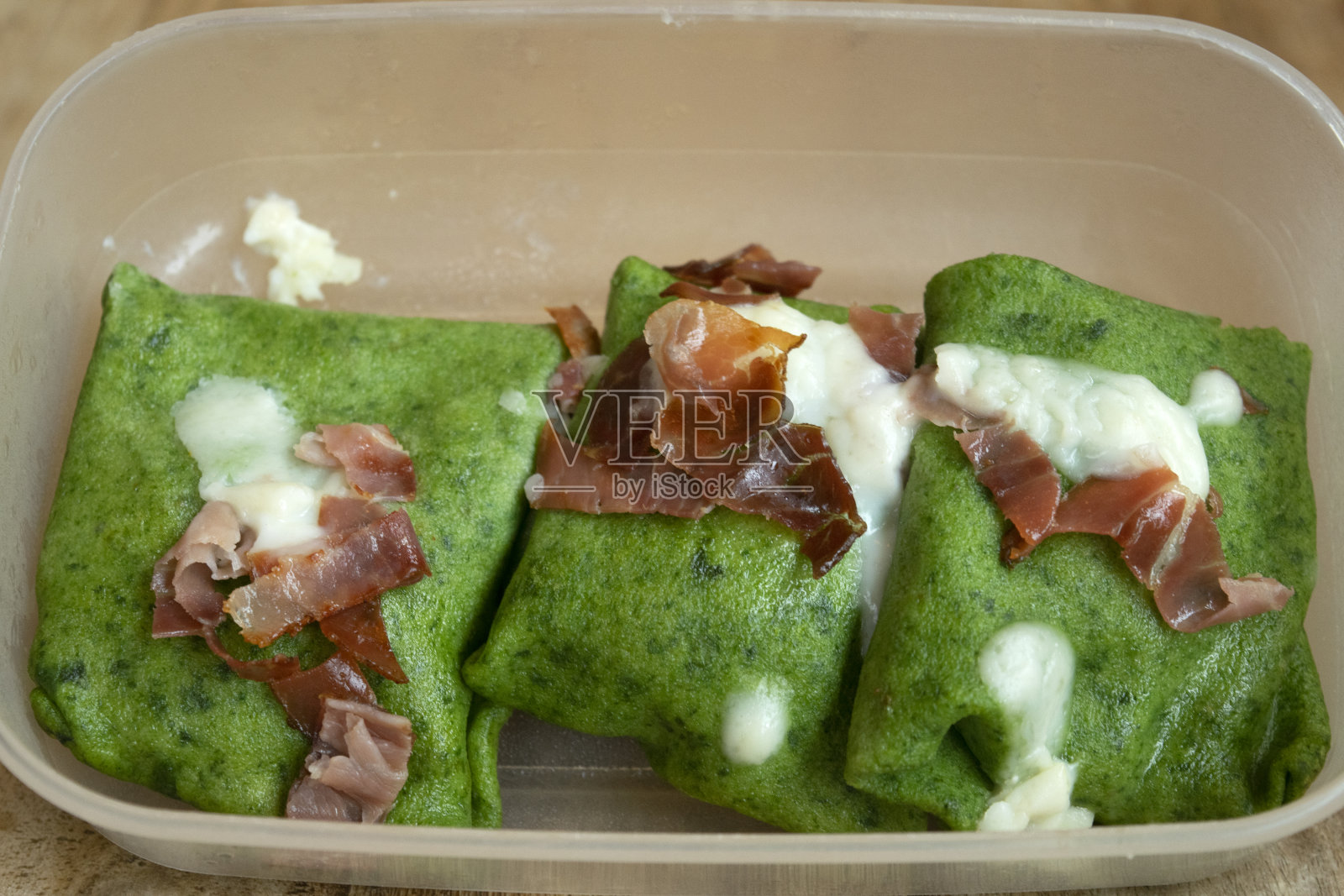 菠菜斑点可丽饼照片摄影图片