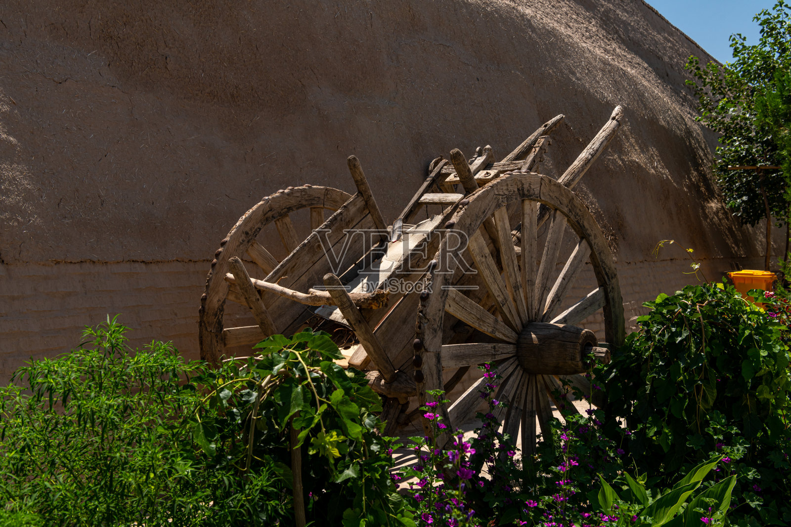 乌兹别克斯坦希瓦的古堡垒库纳方舟上的旧马车照片摄影图片