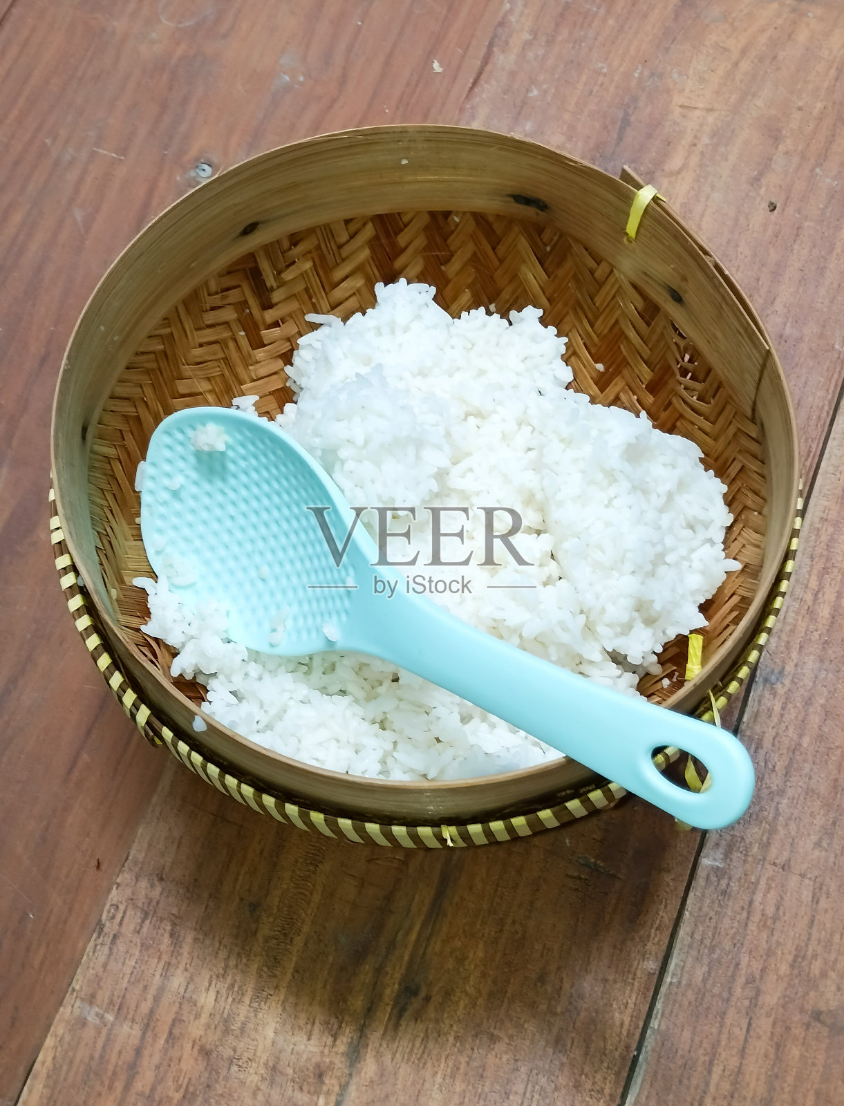 传统的竹编大米容器照片摄影图片