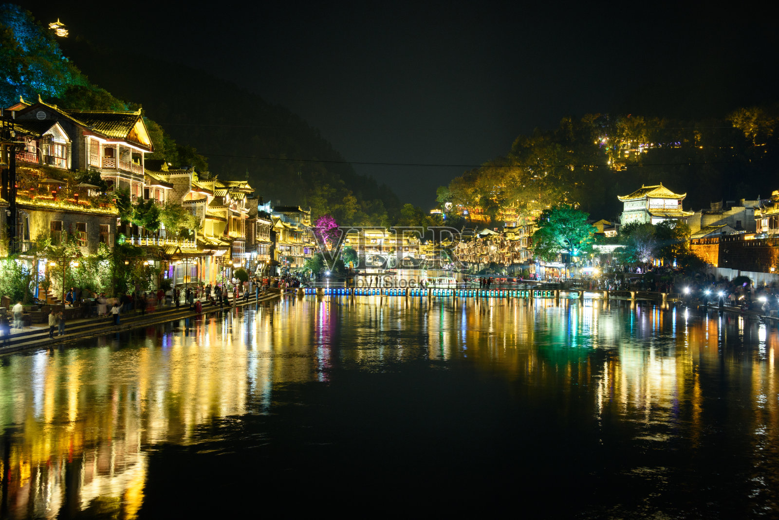 凤凰古镇。位于凤凰县。位于中国湖南省西南部。凤凰是亚洲著名的旅游胜地。照片摄影图片