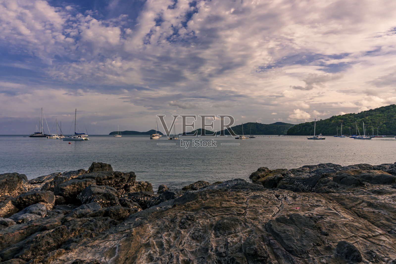 有天有云的海景景观自然照片摄影图片