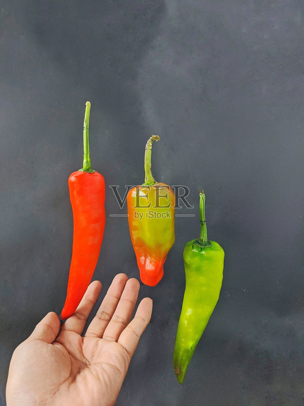 三个长辣椒照片摄影图片