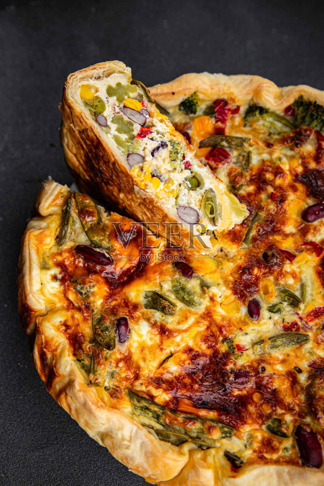 蔬菜乳蛋饼咸味开派烤健康饮食烹饪开胃菜餐食品小吃在桌子上复制空间食品照片摄影图片