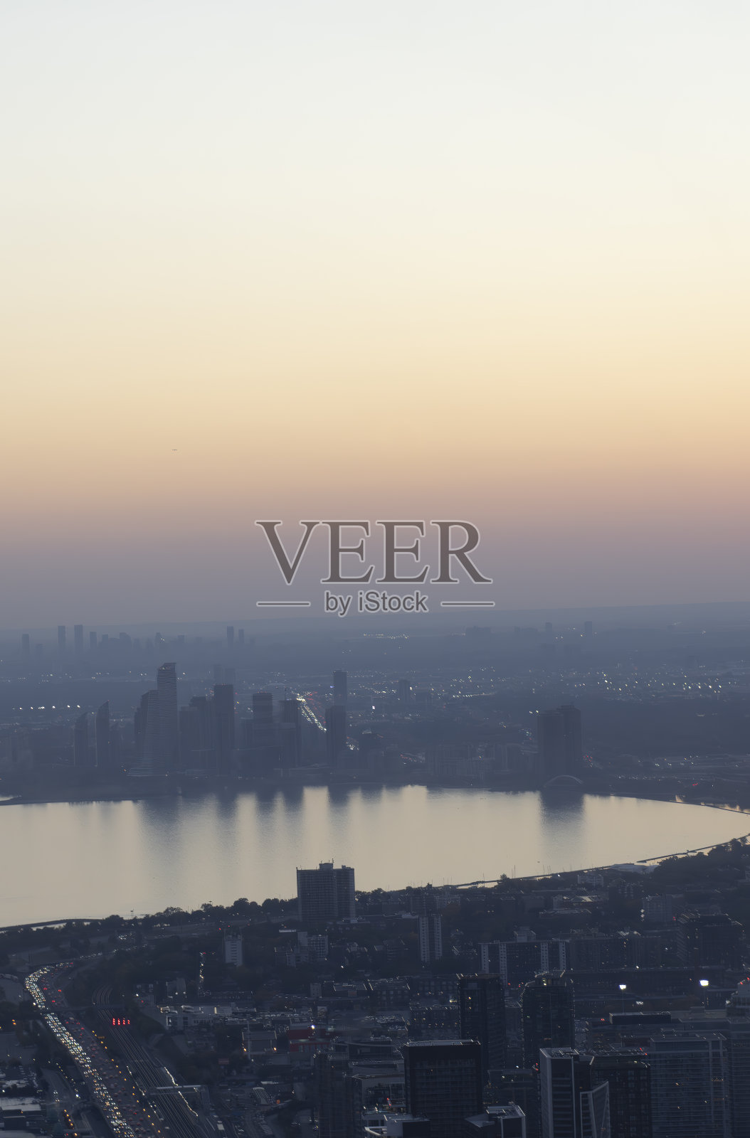 从多伦多看安大略湖的日落照片摄影图片