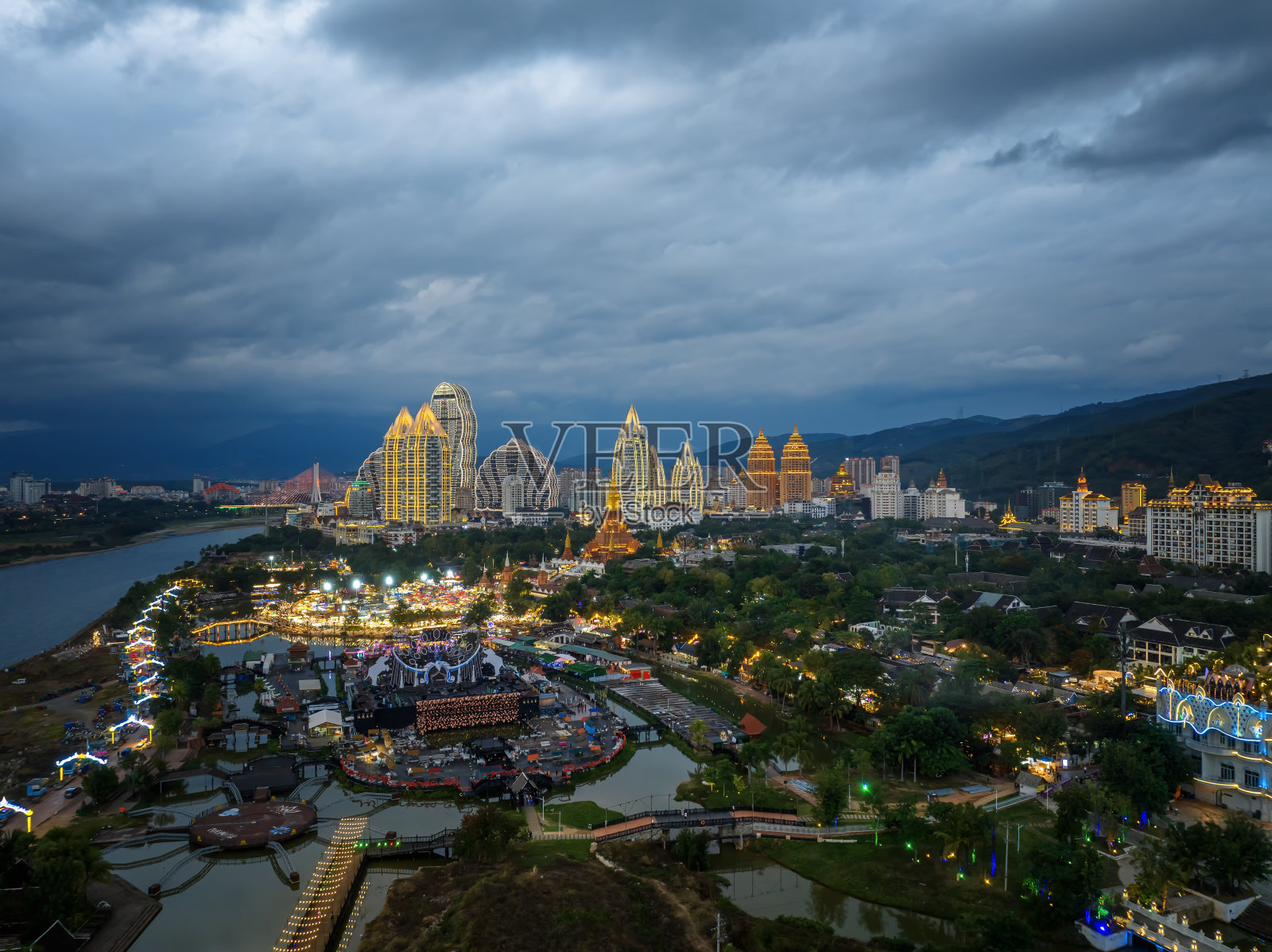 云南美丽旅游城市西双版纳夜景航拍照片摄影图片