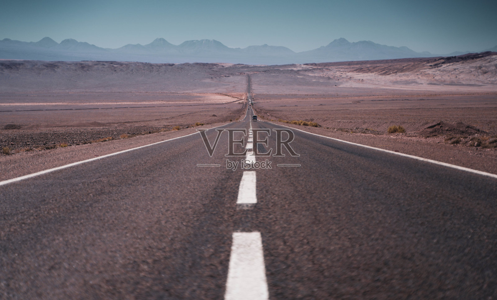 阿塔卡马沙漠的空旷道路，Los Flamencos国家保护区，智利北部，南美洲照片摄影图片