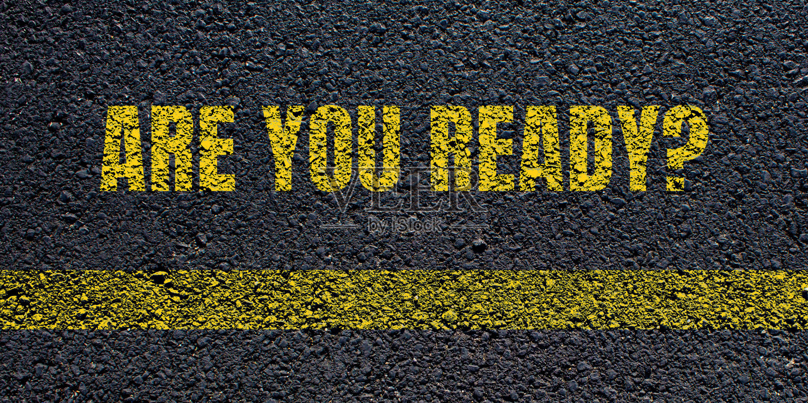 你准备好了吗?沥青路面上的题字照片摄影图片
