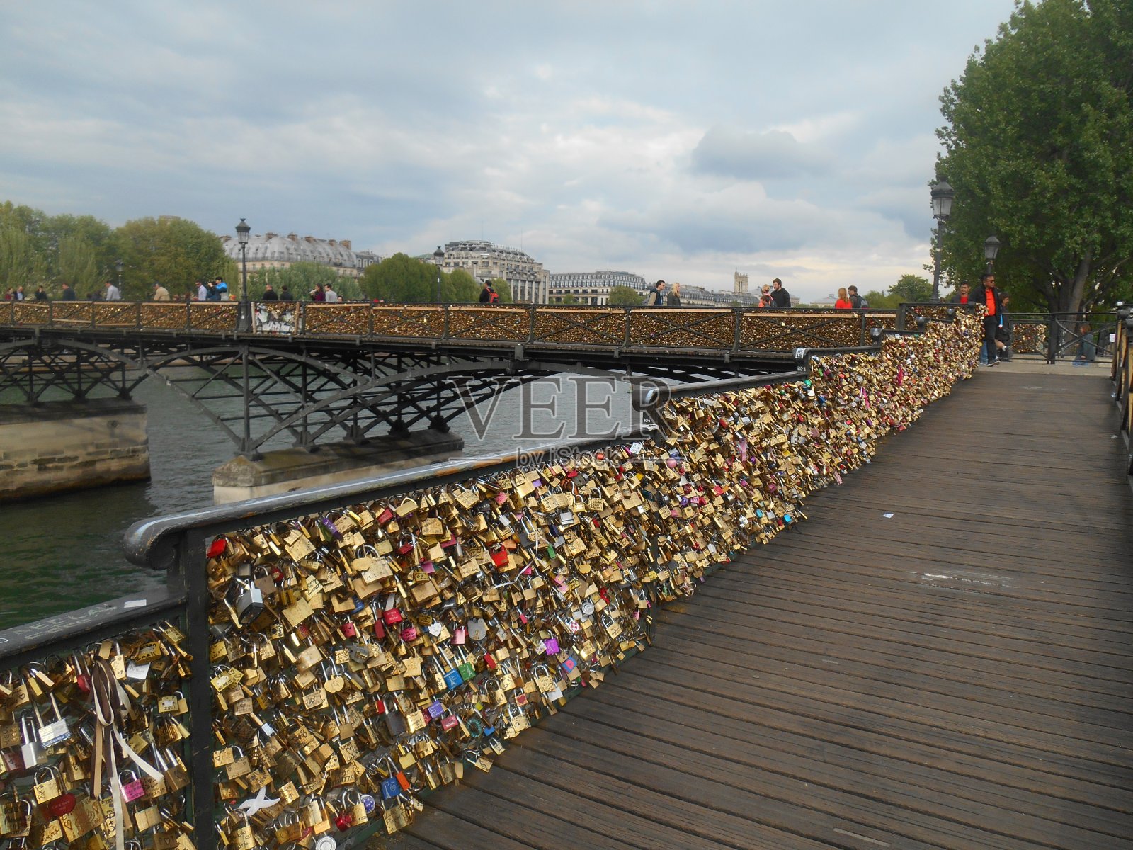 艺术之桥爱巴黎照片摄影图片