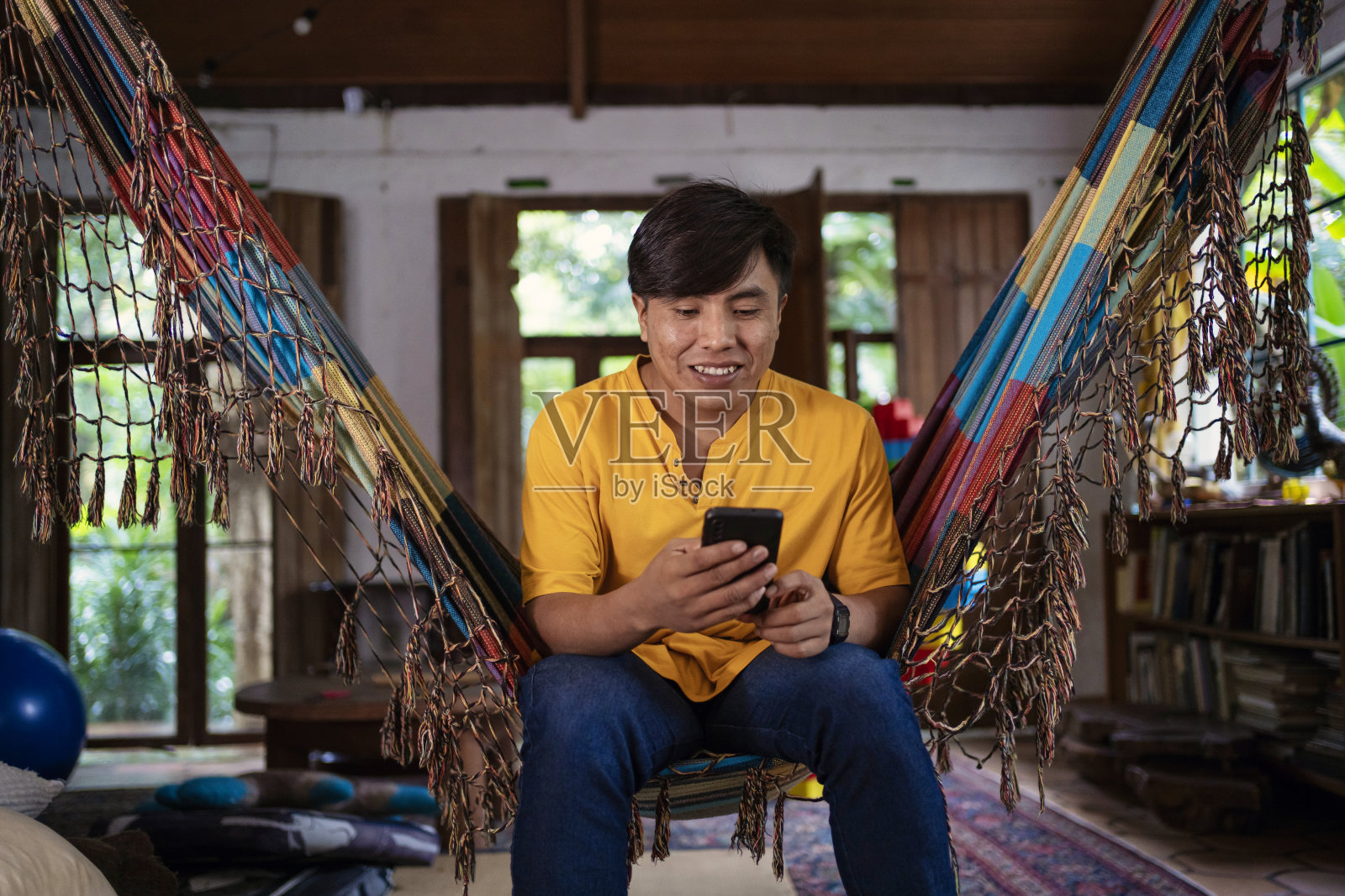 土著青年的肖像照片摄影图片