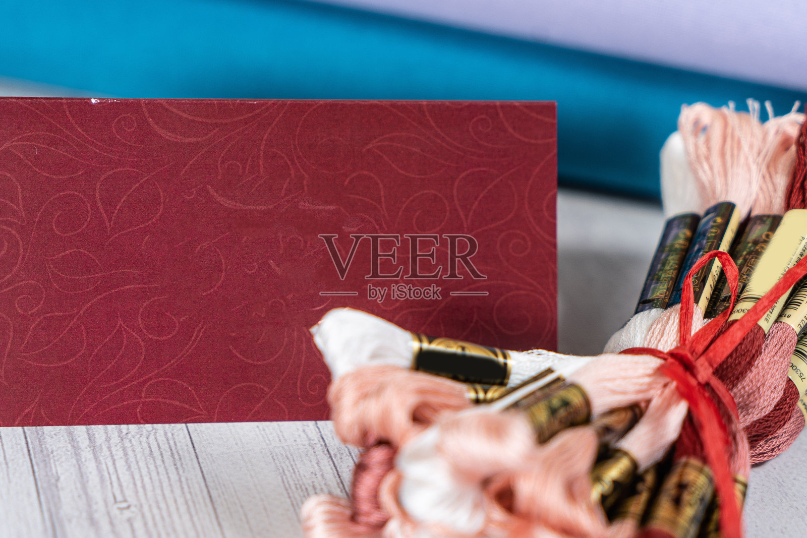 刺绣用织物在店里给帆布上色，以便刺绣。爱好配件照片摄影图片