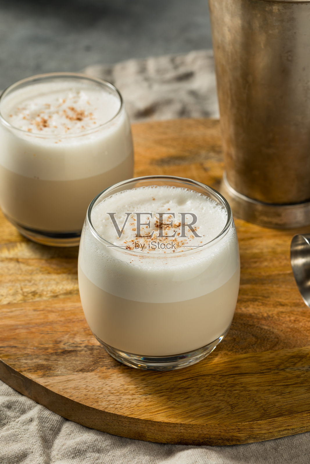 酒冷白兰地牛奶潘趣鸡尾酒照片摄影图片