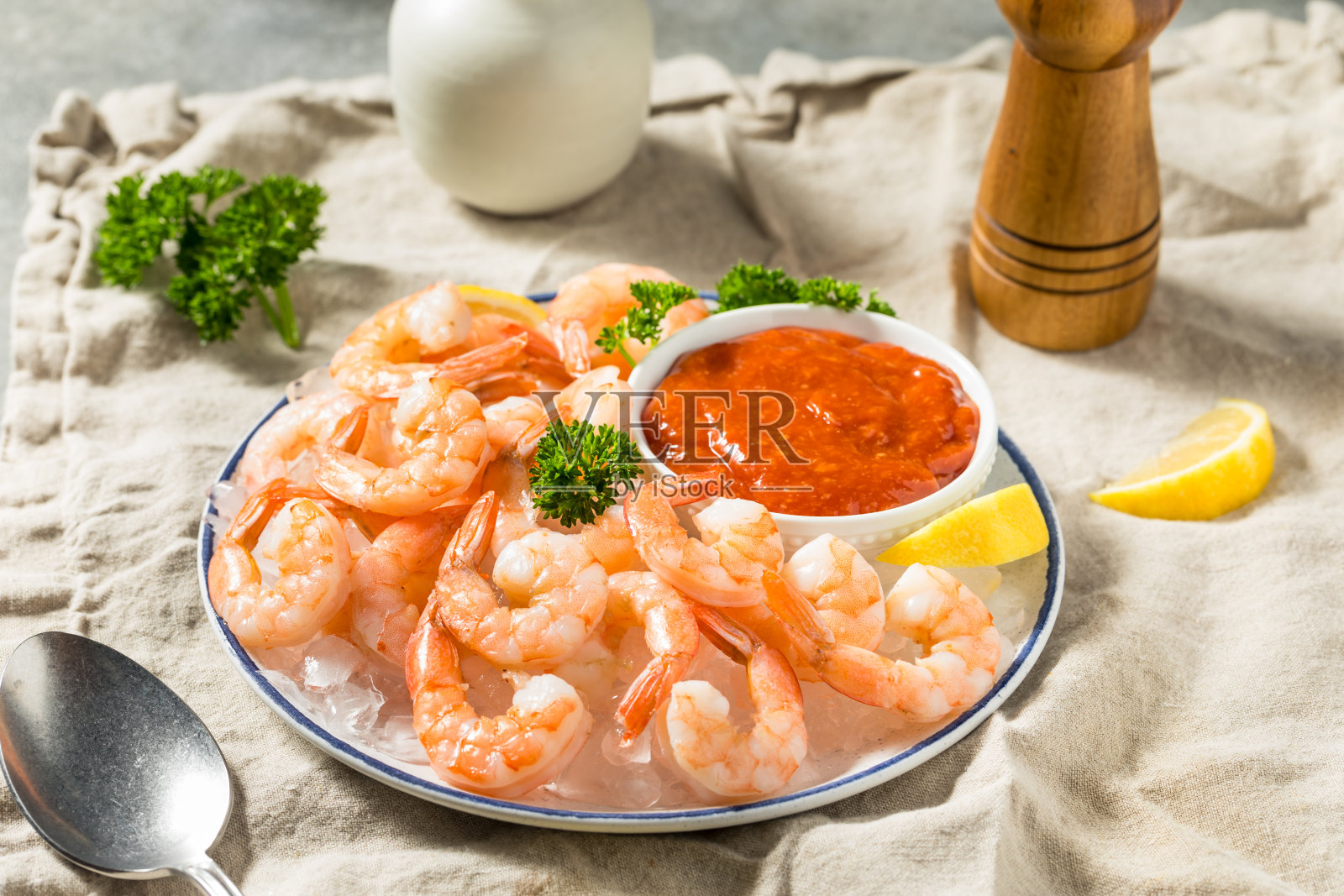 煮熟有机虾鸡尾酒照片摄影图片