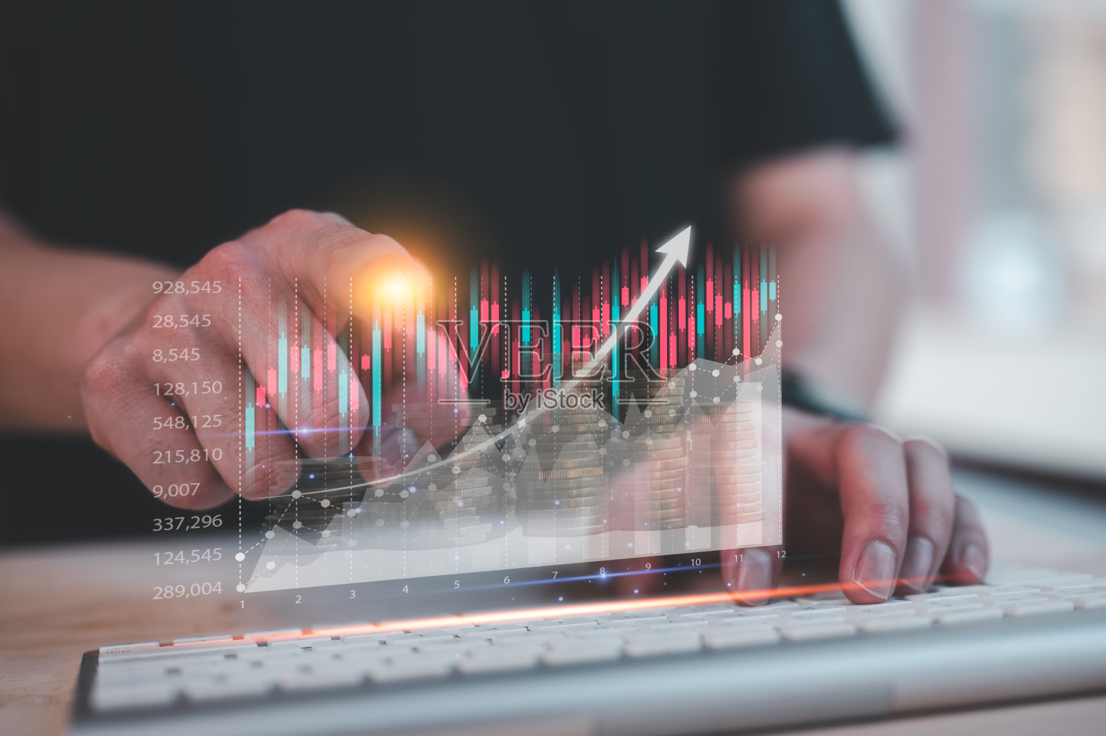 投资股市数据分析概念，商人用电脑键盘分析虚拟交易图，网上交易，金融手机应用照片摄影图片